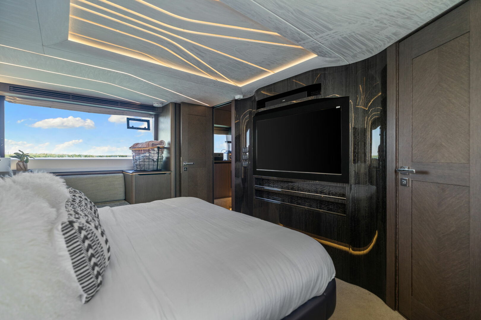 Galeon-680 FLYBRIDGE 2020 -Naples-Florida-United States-5932815 | Thumbnail