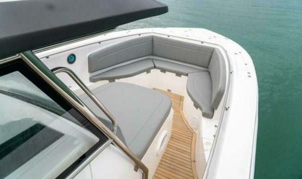 Fishing Raptor-390 Solarium 2025 -Sarasota-Florida-United States-5814248