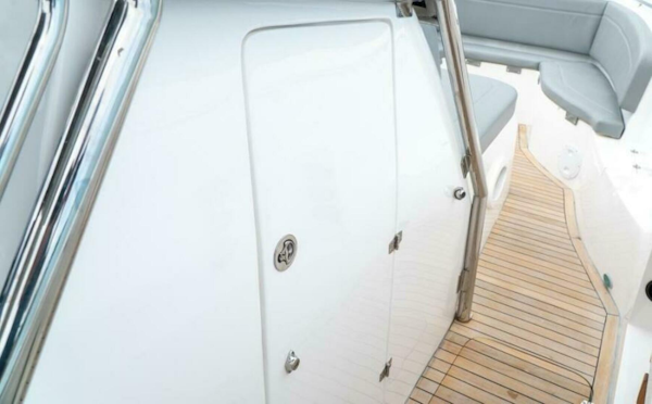 Fishing Raptor-390 Solarium 2025 -Sarasota-Florida-United States-5814255