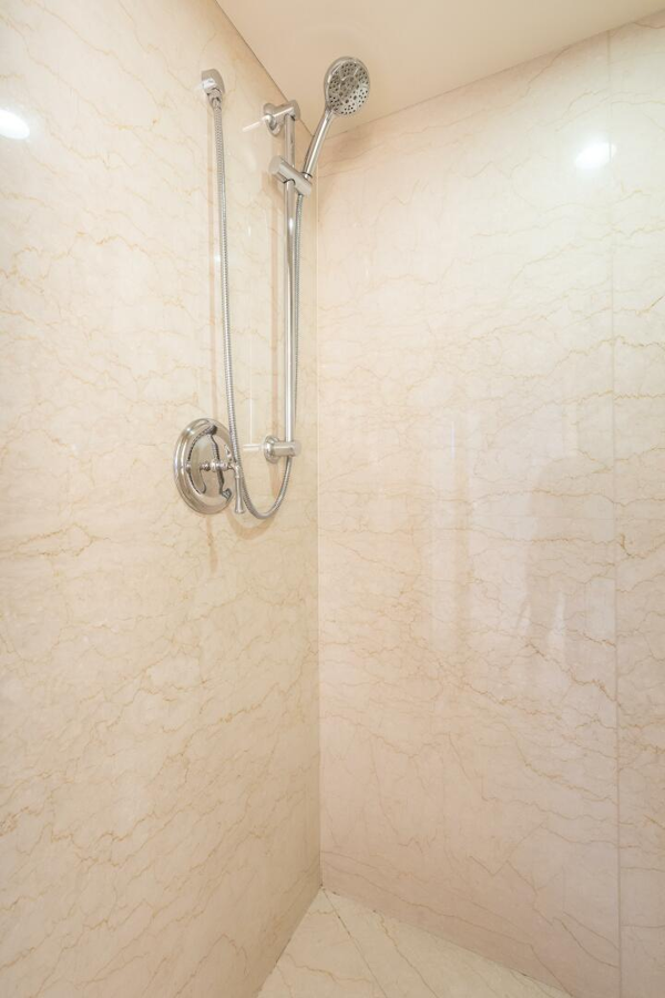 Christensen-Tri-Deck 1995-CHANSON Fort Lauderdale-Florida-United States-VIP Ensuite Shower-5837856