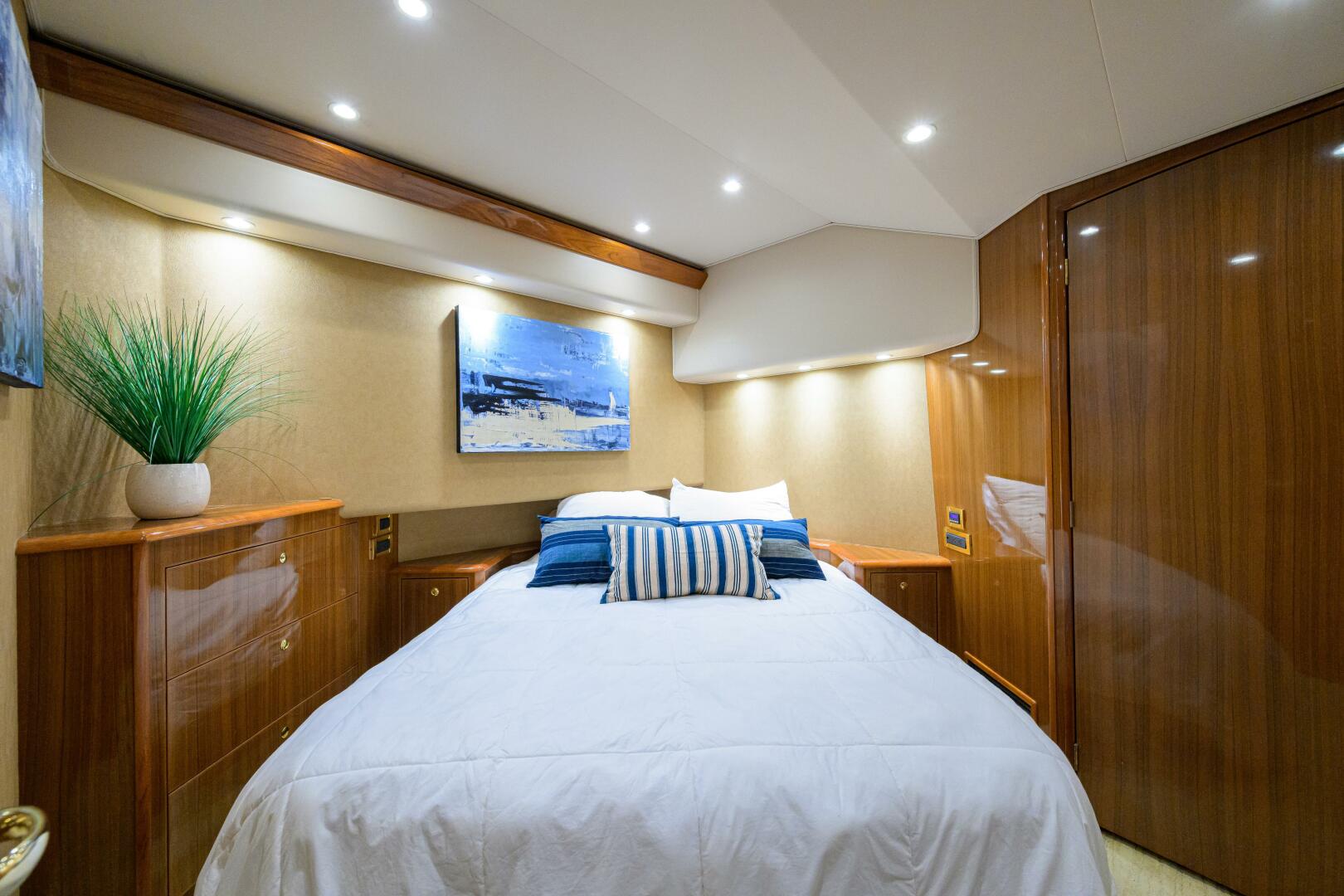Viking-64 Convertible 2007-1/2 BARREL Jupiter-Florida-United States-Master Stateroom-5817861 | Thumbnail