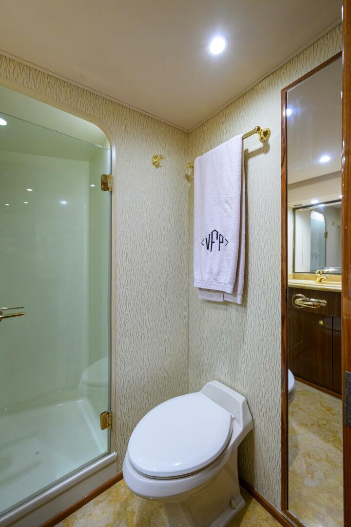 Viking-64 Convertible 2007-1/2 BARREL Jupiter-Florida-United States-Master Head Shower And Headhunter MSD-5817866 | Thumbnail