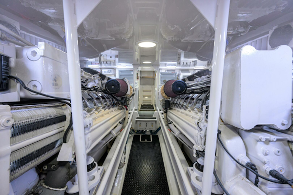 Viking-64 Convertible 2007-1/2 BARREL Jupiter-Florida-United States-Center View Aft Between The MTUs, Oil Changing System-5817897