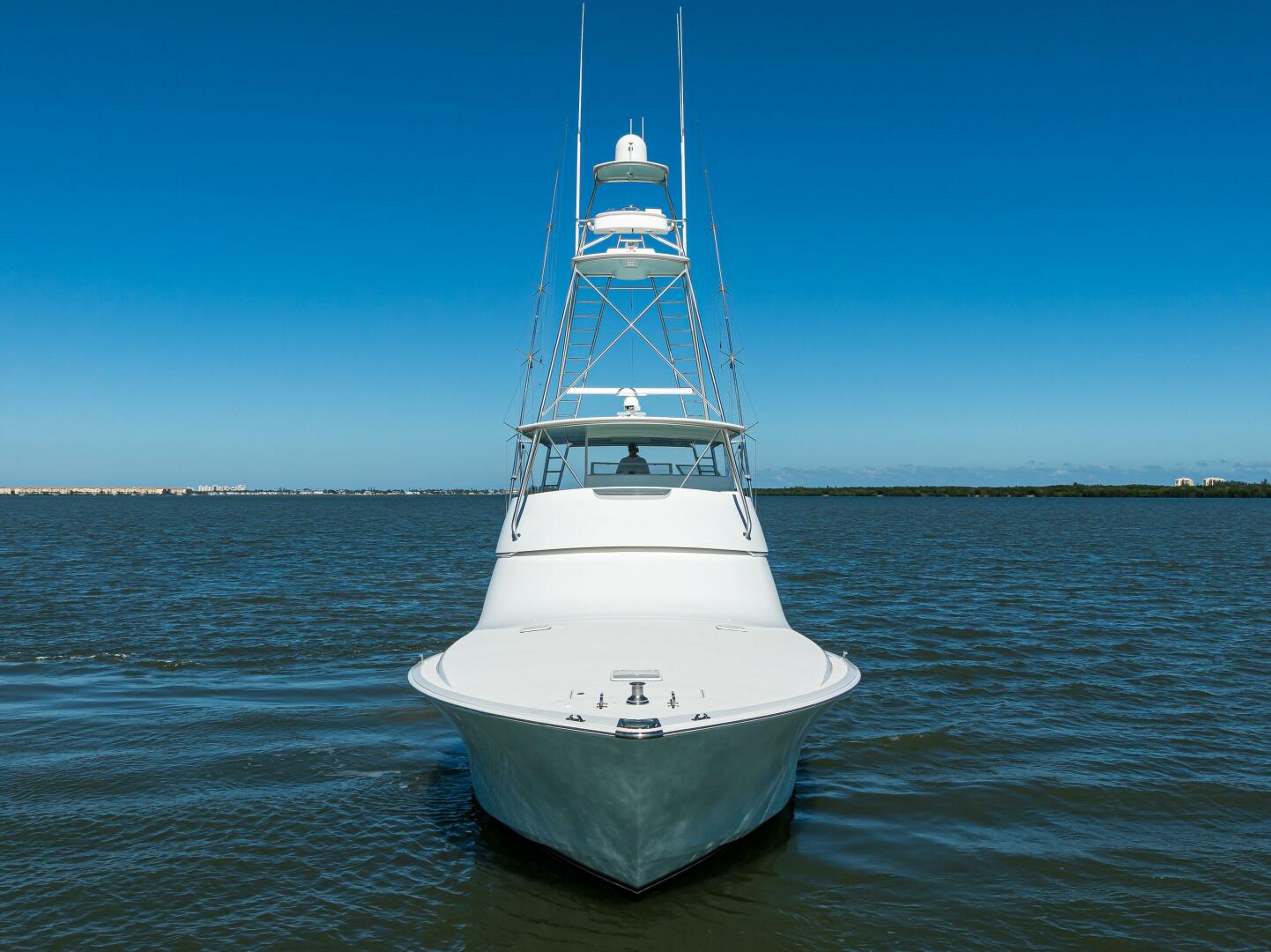 Viking-64 Convertible 2007-1/2 BARREL Jupiter-Florida-United States-Clean Bow With Center Fairlead For Anchoring And Windlass-5817884 | Thumbnail
