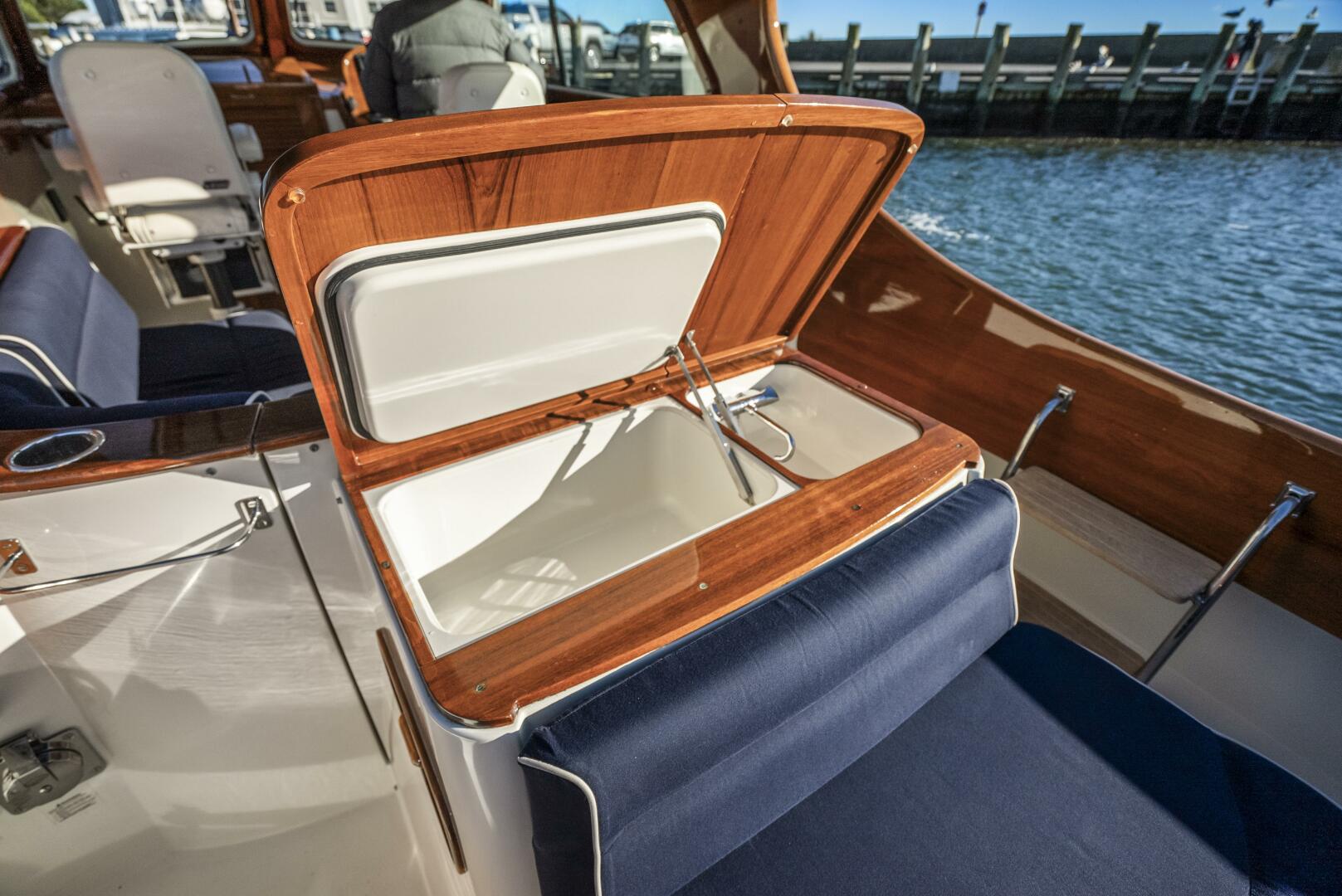 Hinckley-Hinckley Picnic Boat 36 EP 2007-YAHTZEE North Falmouth -Massachusetts-United States-5816013 | Thumbnail