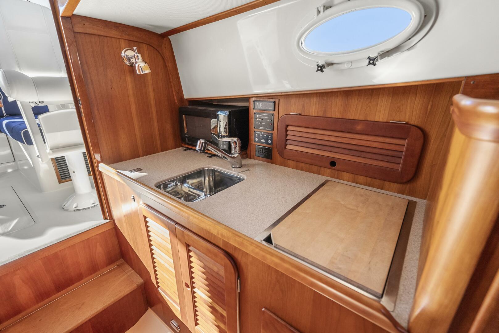 Hinckley-Hinckley Picnic Boat 36 EP 2007-YAHTZEE North Falmouth -Massachusetts-United States-5816020 | Thumbnail