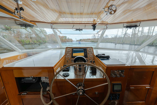 Trumpy-58 1971-SOMERSET Chesapeake-Virginia-United States-Helm-5820244