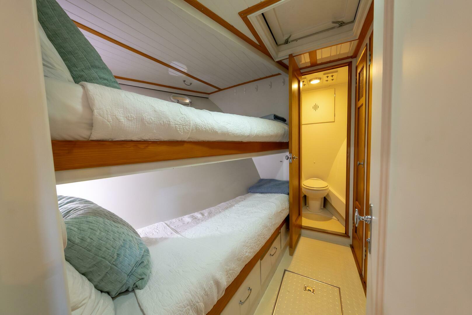 Trumpy-58 1971-SOMERSET Chesapeake-Virginia-United States-Crew Quarters-5820239 | Thumbnail