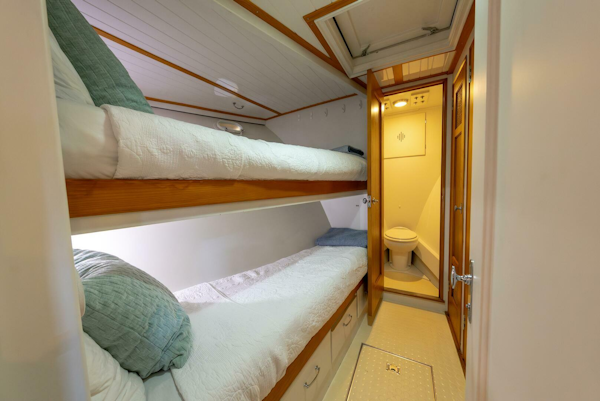 Trumpy-58 1971-SOMERSET Chesapeake-Virginia-United States-Crew Quarters-5820239