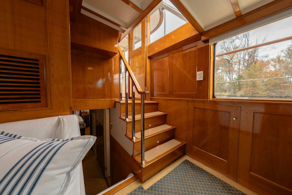 Trumpy-58 1971-SOMERSET Chesapeake-Virginia-United States-Companionway-5820226