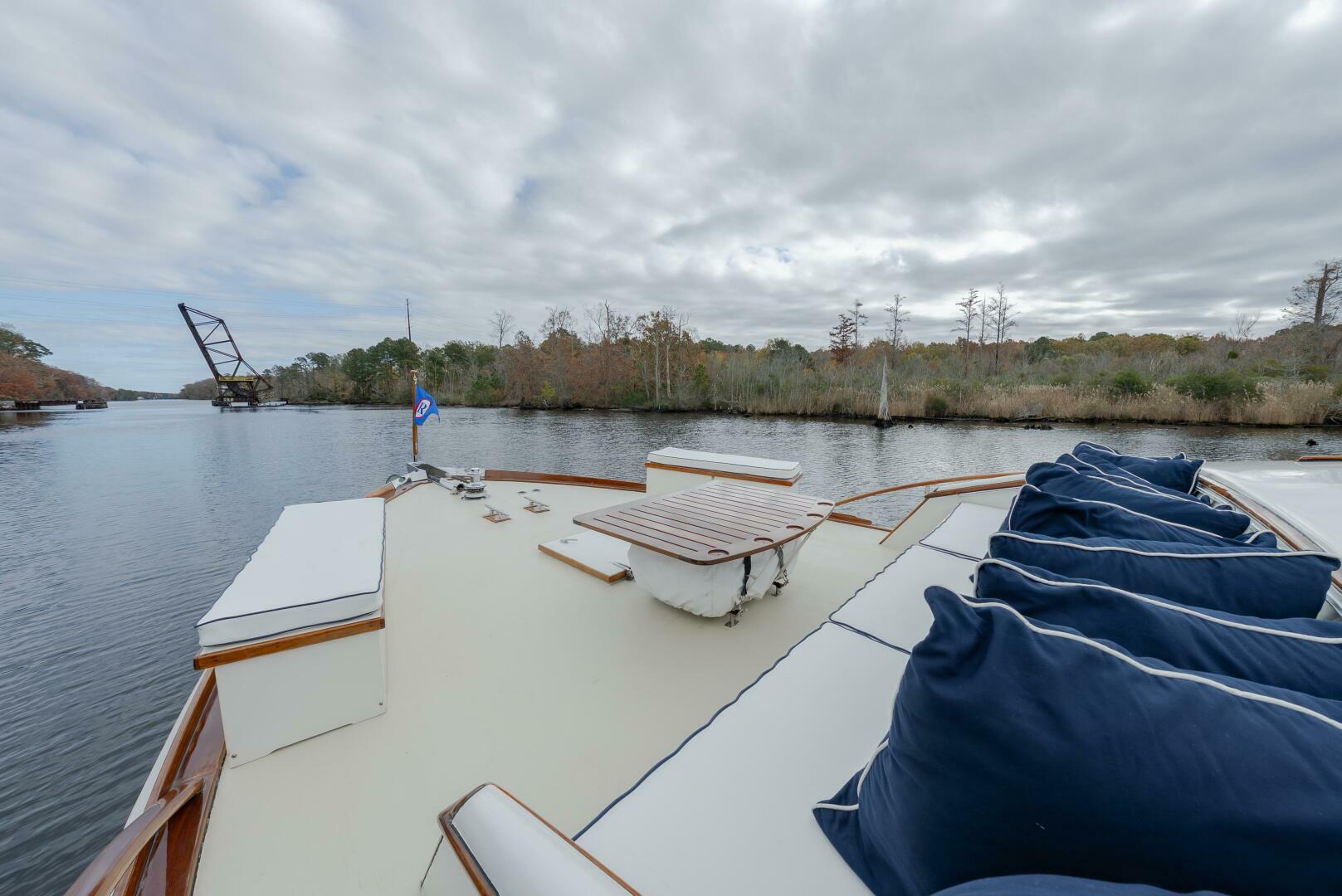 Trumpy-58 1971-SOMERSET Chesapeake-Virginia-United States-Foredeck-5820251 | Thumbnail