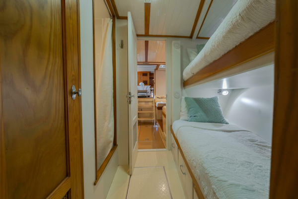 Trumpy-58 1971-SOMERSET Chesapeake-Virginia-United States-Crew Quarters-5820240