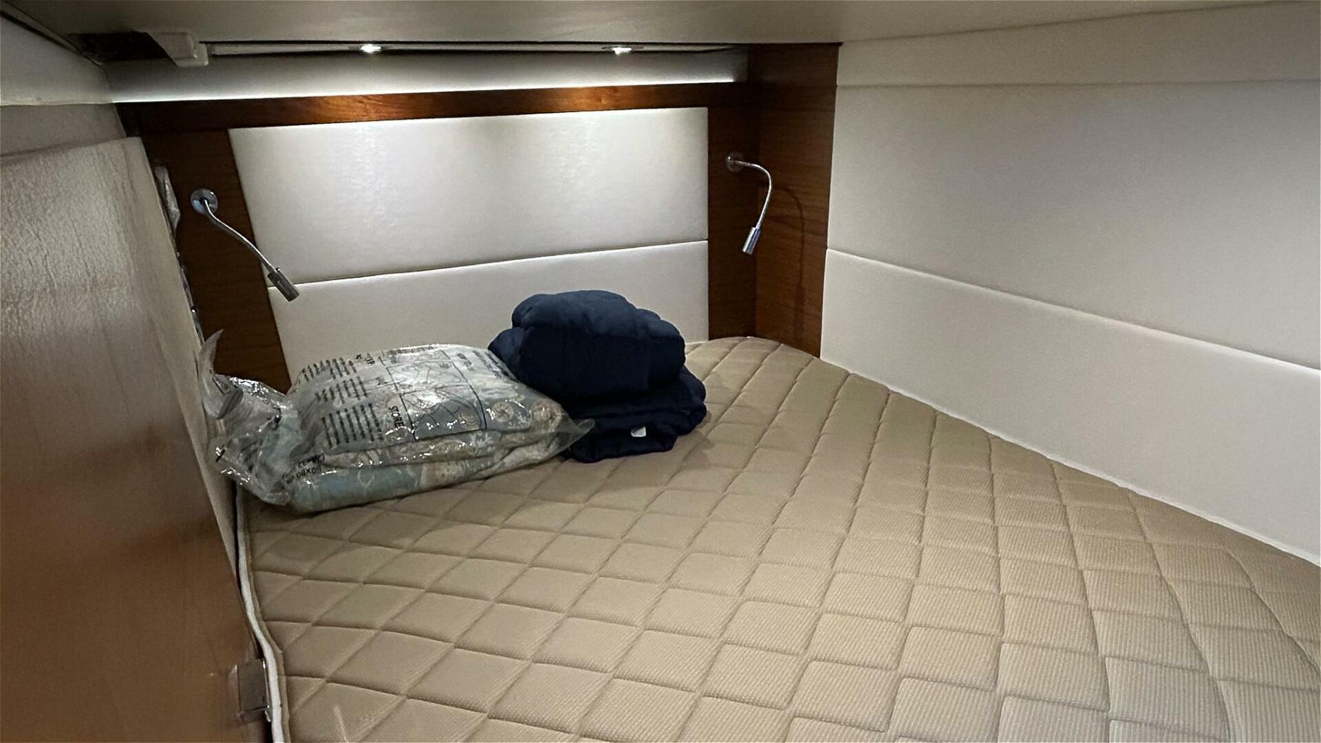Tiara Yachts-C39 Coupe 2017-Silver Lining Bristol-Rhode Island-United States-5821687 | Thumbnail