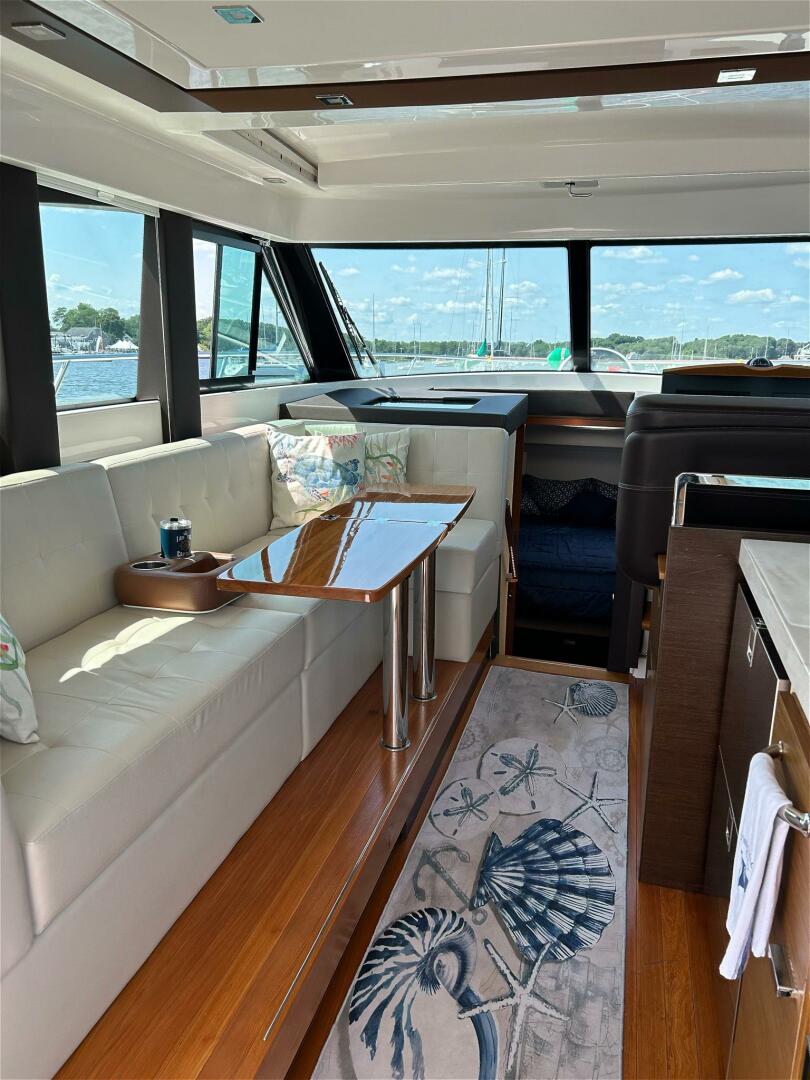 Tiara Yachts-C39 Coupe 2017-Silver Lining Bristol-Rhode Island-United States-5821696 | Thumbnail