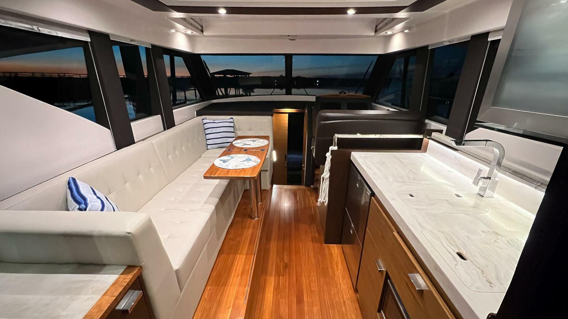 Tiara Yachts-C39 Coupe 2017-Silver Lining Bristol-Rhode Island-United States-5821684 | Thumbnail