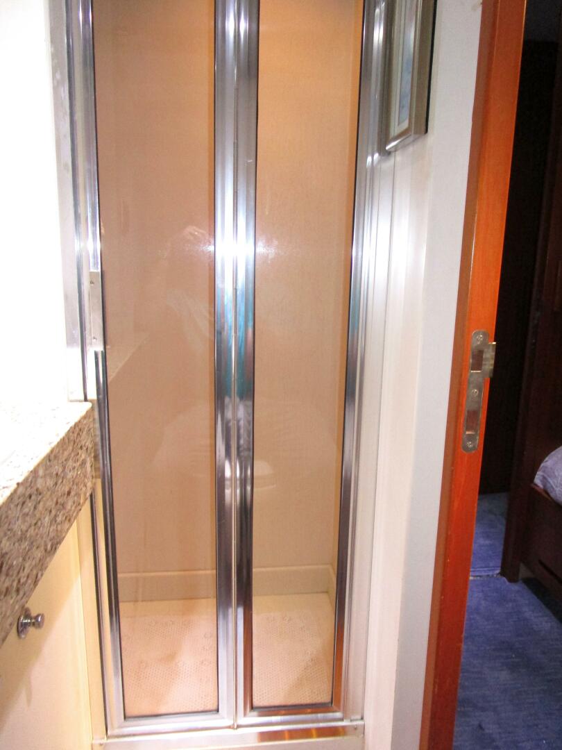 Striker-62 Convertible 1989-ELSKA  Boca Raton-Florida-United States-Starboard Cabin Shower-5831508 | Thumbnail