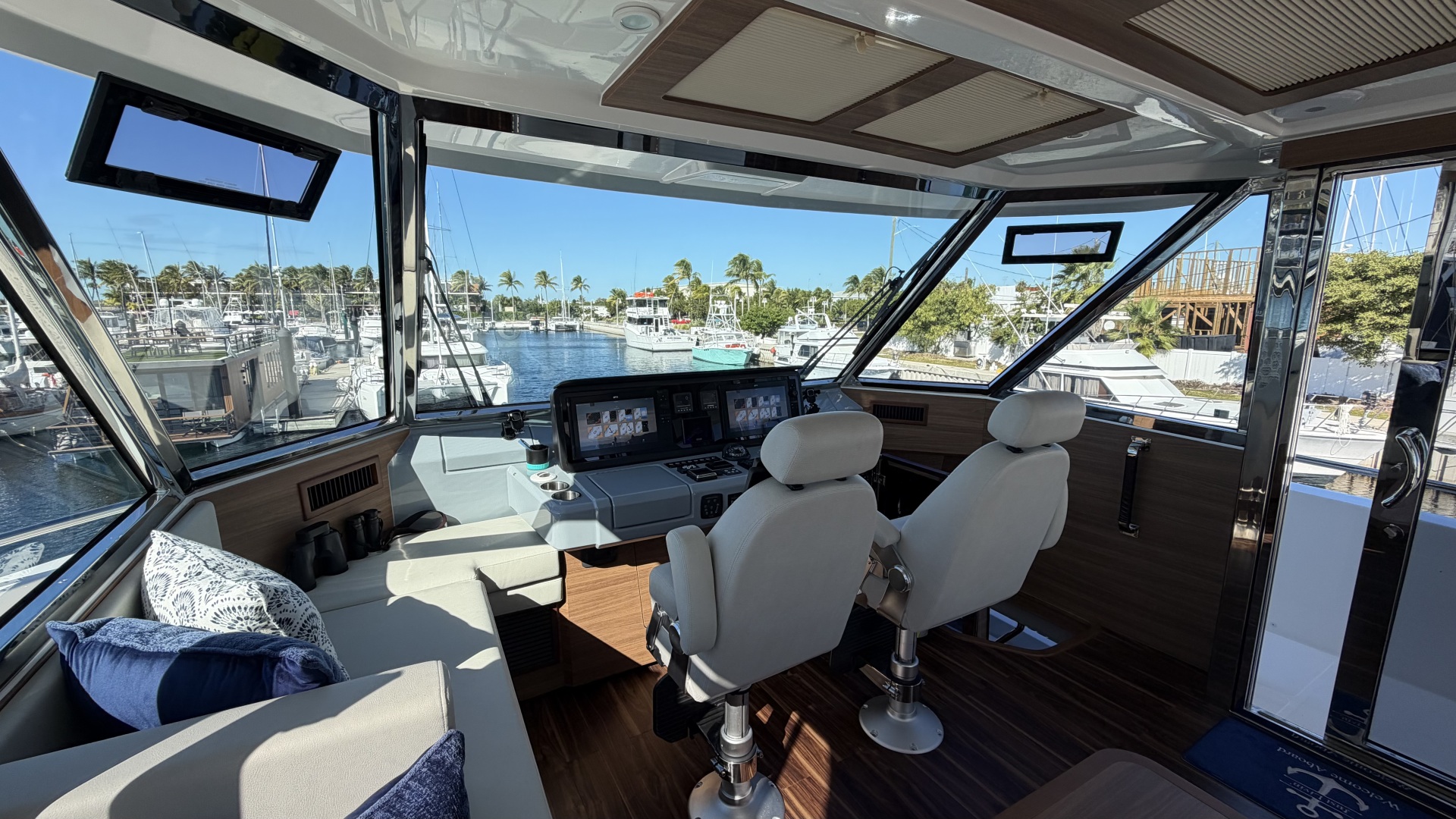 Aquila-54 ENCLOSED BRIDGE 2025 -Pensacola-Florida-United States-5822740 | Thumbnail