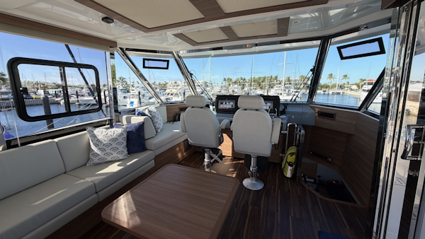 Aquila-54 ENCLOSED BRIDGE 2025 -Pensacola-Florida-United States-5822735
