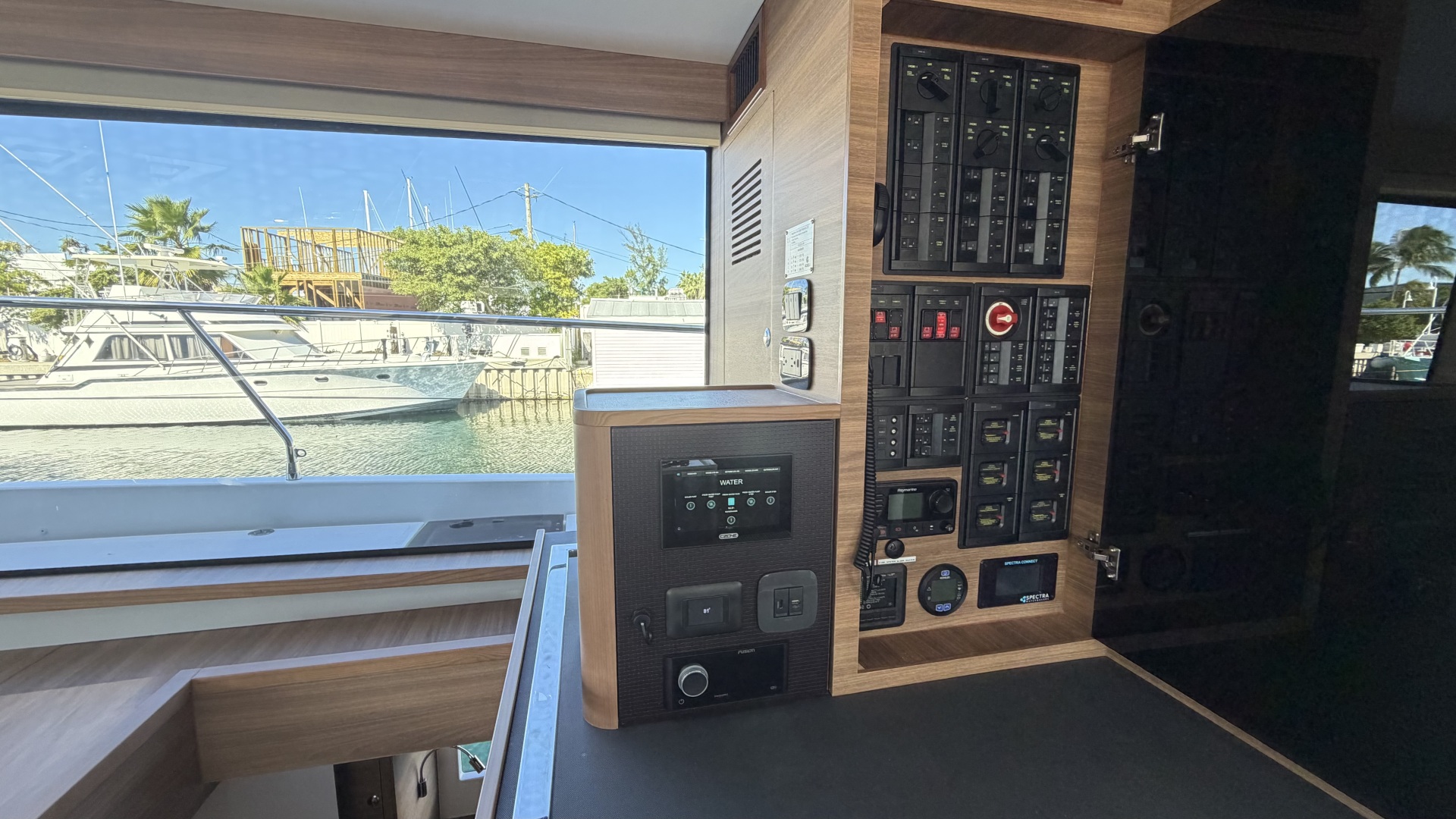 Aquila-54 ENCLOSED BRIDGE 2025 -Pensacola-Florida-United States-5822699 | Thumbnail