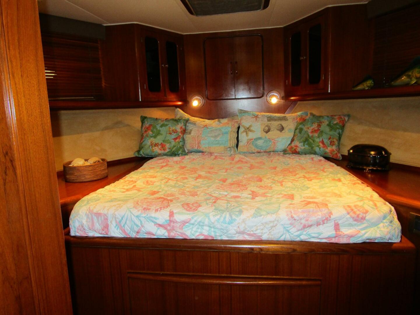 Viking-Cockpit Motor Yacht 1990-LUCKY STARS  Fort Lauderdale-Florida-United States-VIP Looking Forward-5864548 | Thumbnail