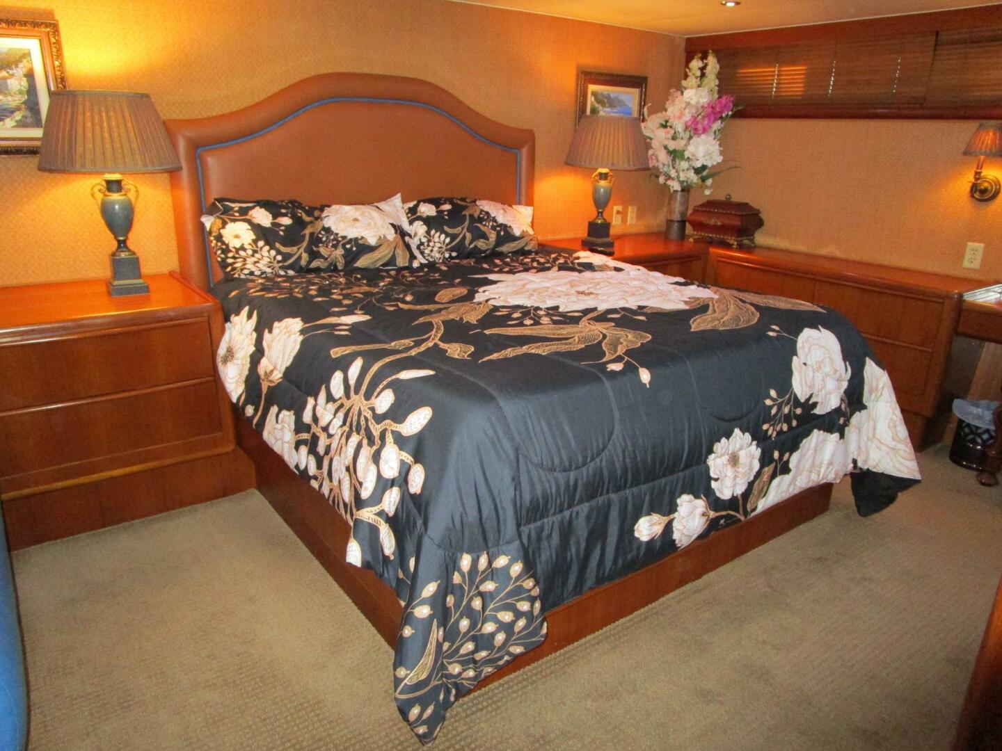 Viking-Cockpit Motor Yacht 1990-LUCKY STARS  Fort Lauderdale-Florida-United States-King Size Master Berth-5864539 | Thumbnail