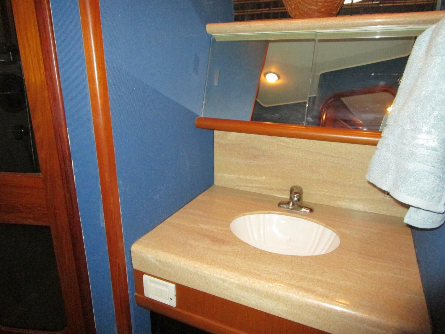 Viking-Cockpit Motor Yacht 1990-LUCKY STARS  Fort Lauderdale-Florida-United States-Port Side Head-5864552 | Thumbnail