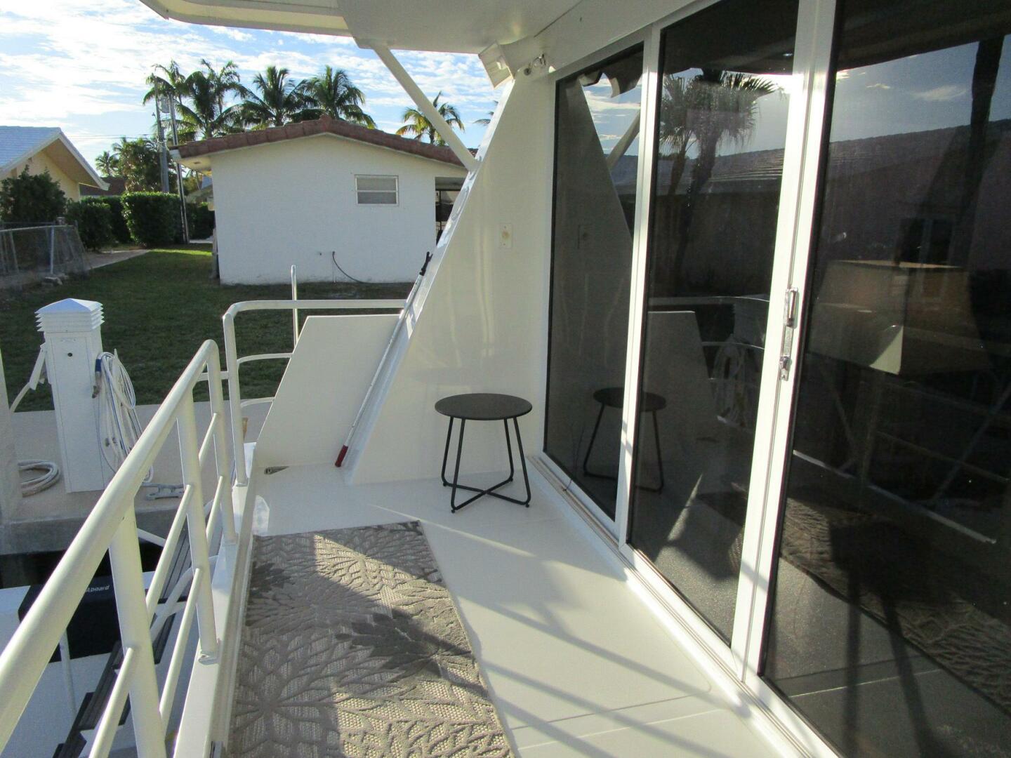 Viking-Cockpit Motor Yacht 1990-LUCKY STARS  Fort Lauderdale-Florida-United States-Aft Deck To Port-5864562 | Thumbnail