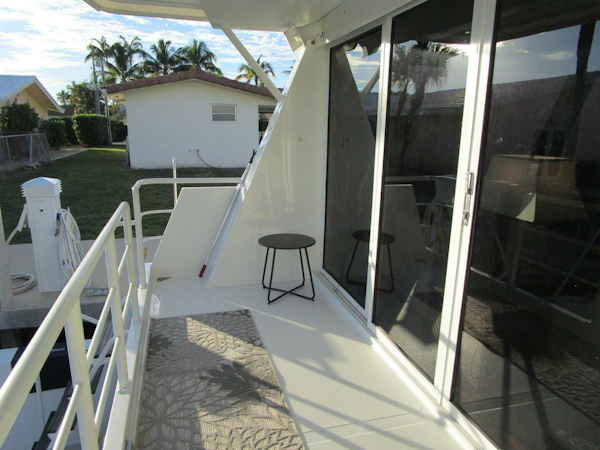Viking-Cockpit Motor Yacht 1990-LUCKY STARS  Fort Lauderdale-Florida-United States-Aft Deck To Port-5864562