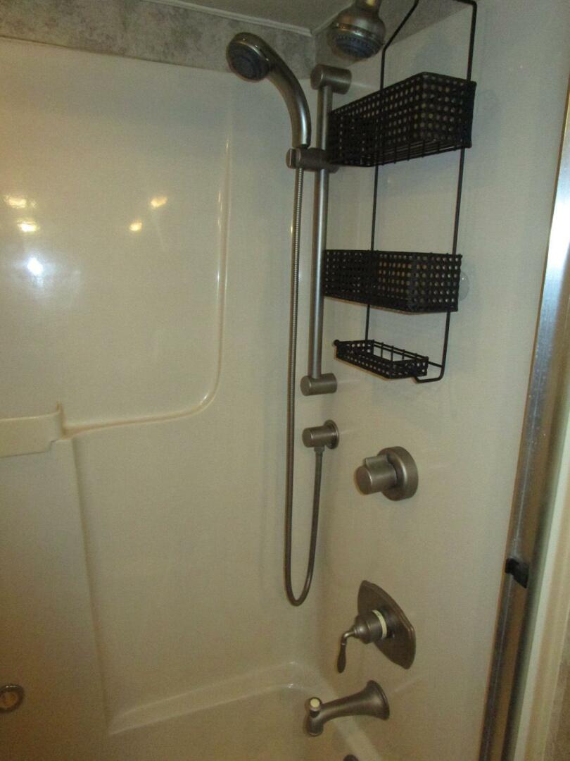 Viking-Cockpit Motor Yacht 1990-LUCKY STARS  Fort Lauderdale-Florida-United States-Master Jacuzzi/Shower-5864545 | Thumbnail