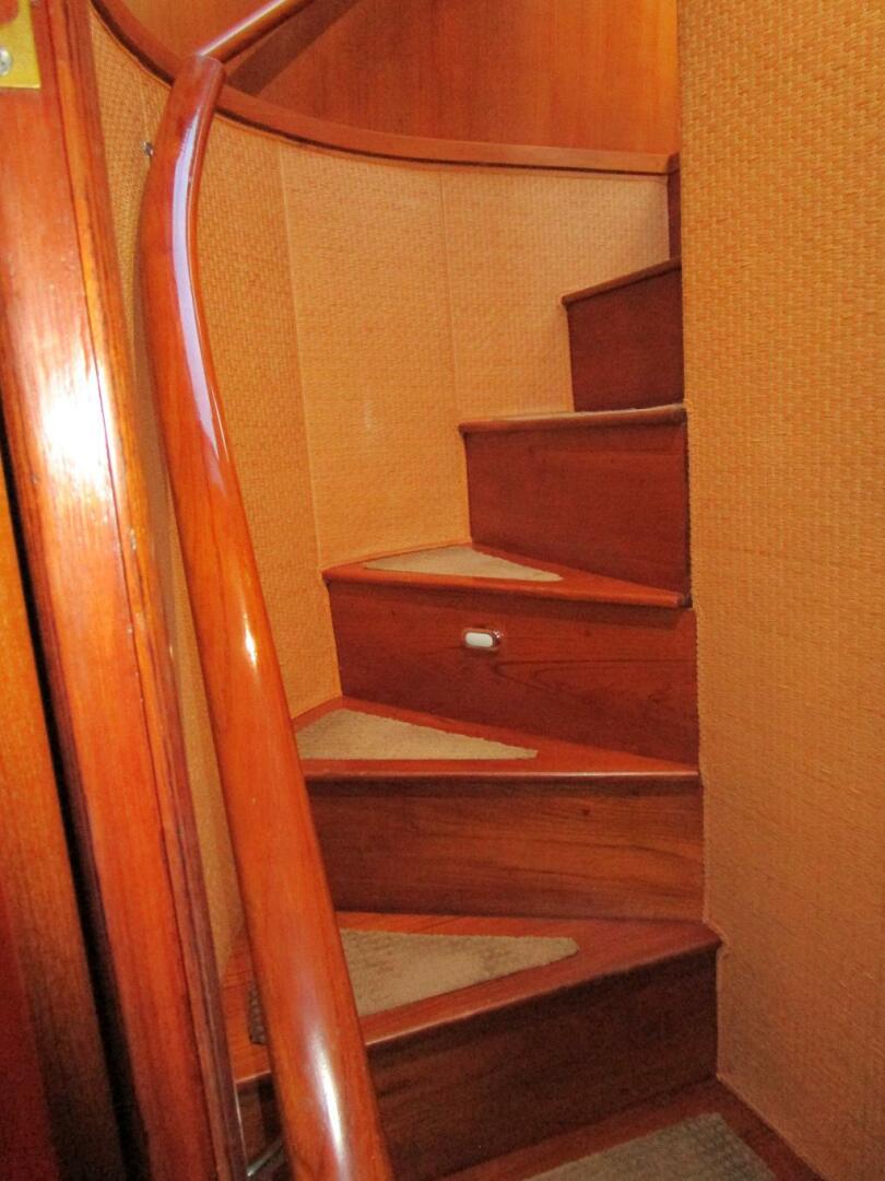 Viking-Cockpit Motor Yacht 1990-LUCKY STARS  Fort Lauderdale-Florida-United States-Forward Accommodation Foyer-5864547 | Thumbnail