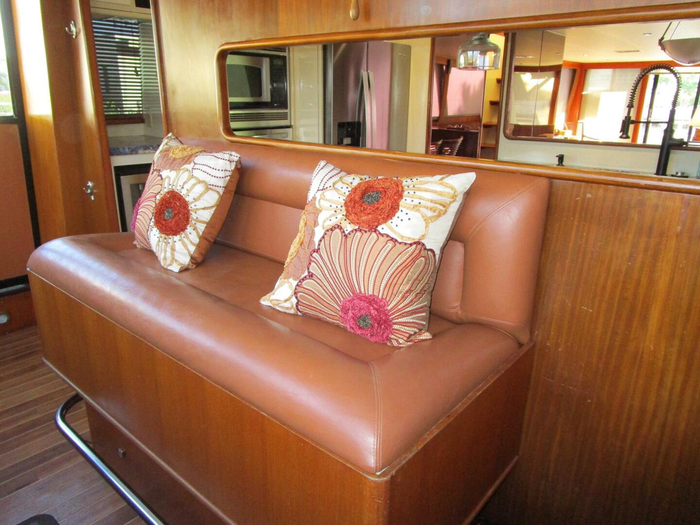 Viking-Cockpit Motor Yacht 1990-LUCKY STARS  Fort Lauderdale-Florida-United States-Helm Seat-5864522 | Thumbnail