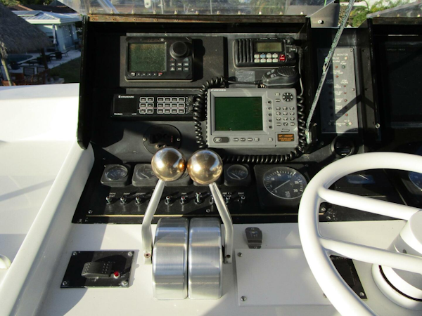 Viking-Cockpit Motor Yacht 1990-LUCKY STARS  Fort Lauderdale-Florida-United States-Helm Detail To Port-5864574