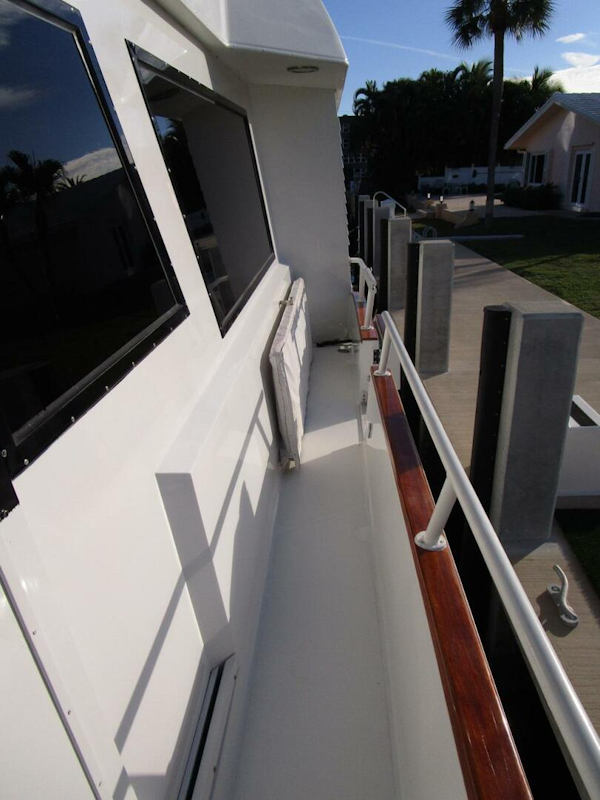 Viking-Cockpit Motor Yacht 1990-LUCKY STARS  Fort Lauderdale-Florida-United States-Side Deck-5864561