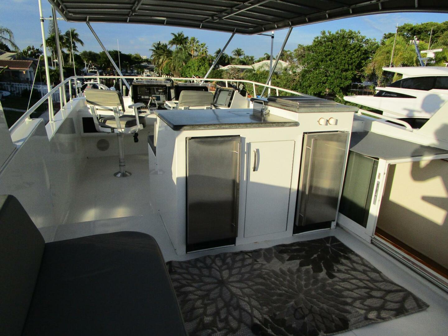 Viking-Cockpit Motor Yacht 1990-LUCKY STARS  Fort Lauderdale-Florida-United States-Flybridge Bar-5864571 | Thumbnail