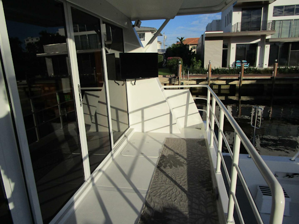 Viking-Cockpit Motor Yacht 1990-LUCKY STARS  Fort Lauderdale-Florida-United States-Aft Deck To Starboard-5864563
