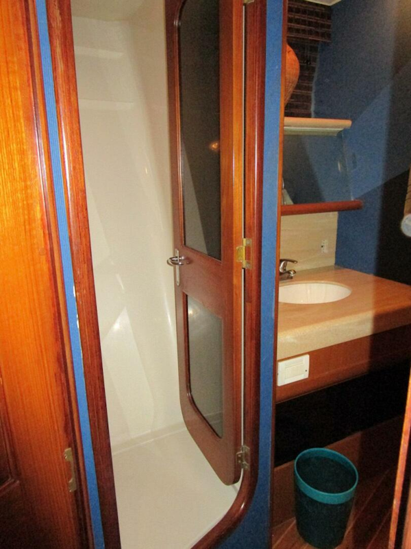 Viking-Cockpit Motor Yacht 1990-LUCKY STARS  Fort Lauderdale-Florida-United States-Port Side Shower-5864553