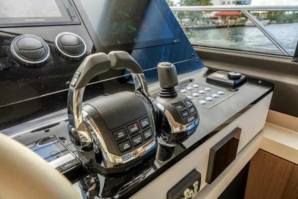 Azimut-60 FLY 2022 -Pompano Beach-Florida-United States-5871303