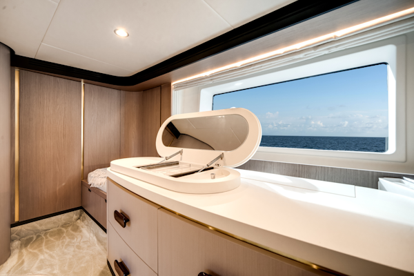 Azimut-60 FLY 2022 -Pompano Beach-Florida-United States-5871276