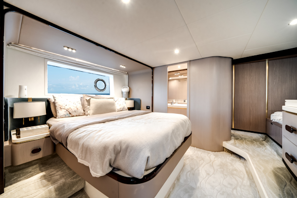 Azimut-60 FLY 2022 -Pompano Beach-Florida-United States-5871271