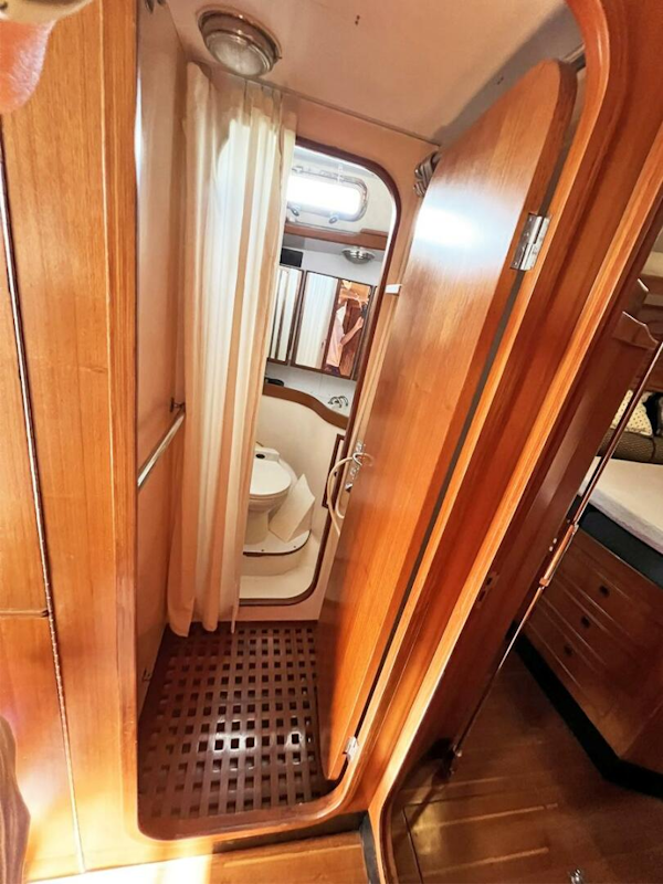 Hylas-51 1992-CHACARA Portsmouth-Rhode Island-United States-Fwd Shower Stall-5835340
