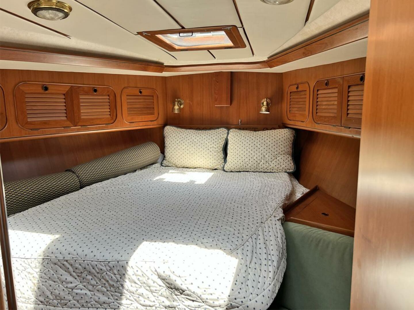 Hylas-51 1992-CHACARA Portsmouth-Rhode Island-United States-Fwd Stateroom-5835338 | Thumbnail