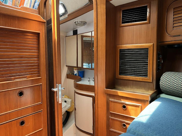 Hylas-51 1992-CHACARA Portsmouth-Rhode Island-United States-Fwd Stateroom Looking Aft-5835337