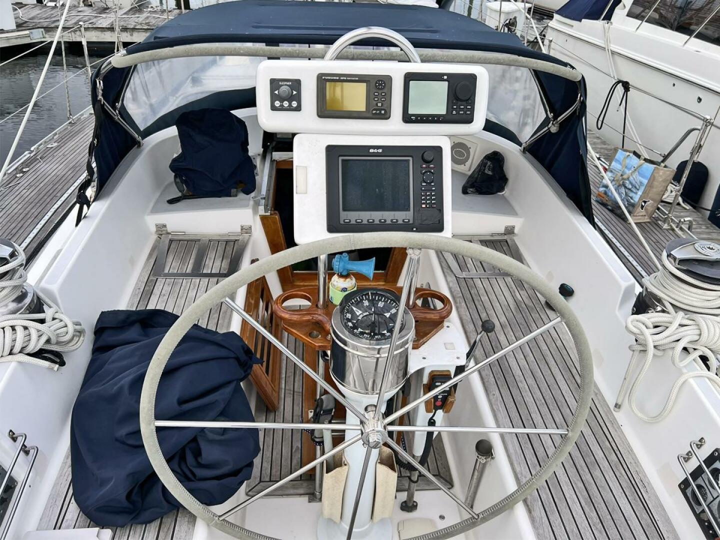 Hylas-51 1992-CHACARA Portsmouth-Rhode Island-United States-Cockpit-5835333 | Thumbnail