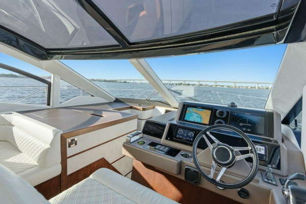 Galeon-560 Sky 2017-Nuckingfuts III Stuart-Florida-United States-Galeon 58 560 Sky Nuckingfuts Helm-5837714
