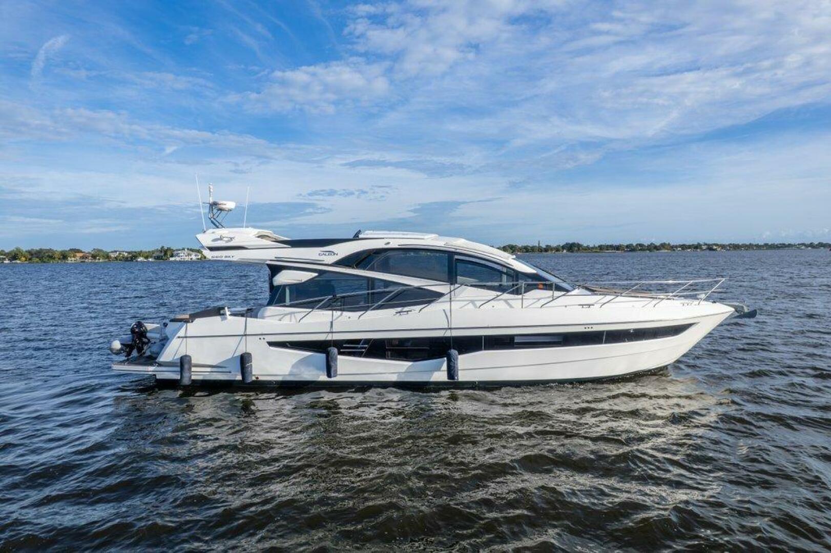 Galeon-560 Sky 2017-Nuckingfuts III Stuart-Florida-United States-Galeon 58 560 Sky Nuckingfuts Starboard Profile-5837308 | Thumbnail