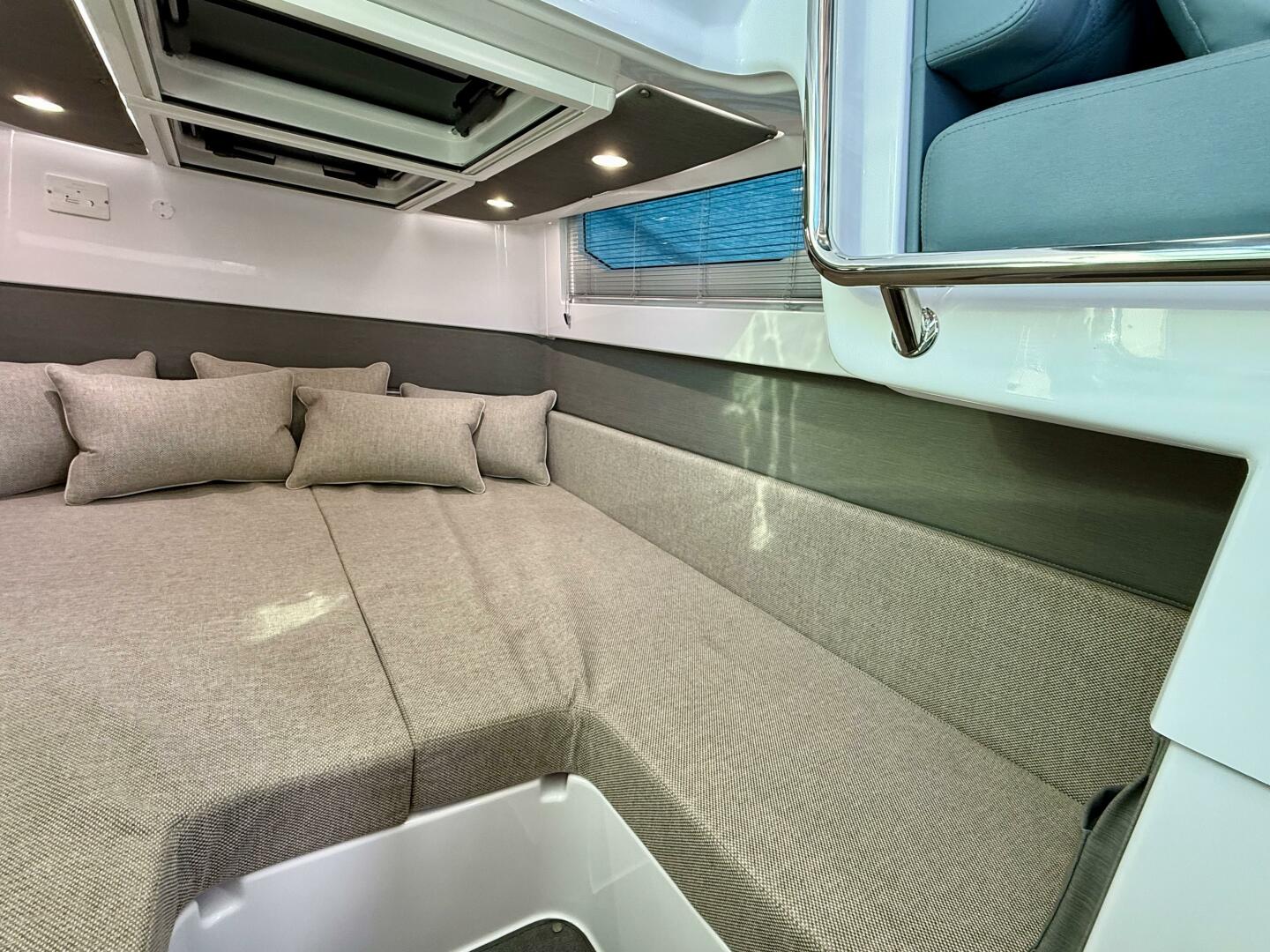 Axopar-37 Cross Cabin 2023-Boatox Norwalk-Connecticut-United States-5837322 | Thumbnail