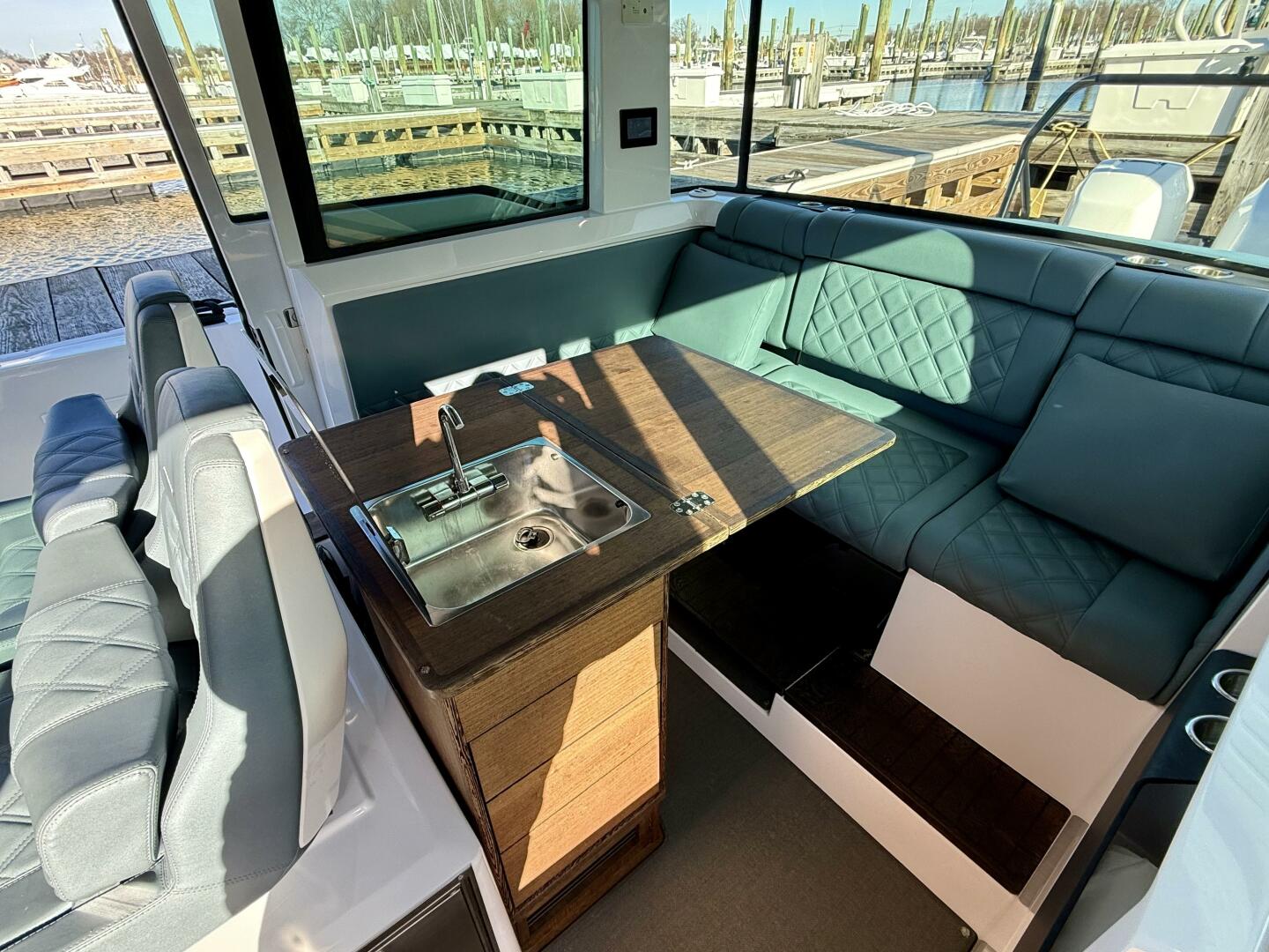 Axopar-37 Cross Cabin 2023-Boatox Norwalk-Connecticut-United States-5837278 | Thumbnail
