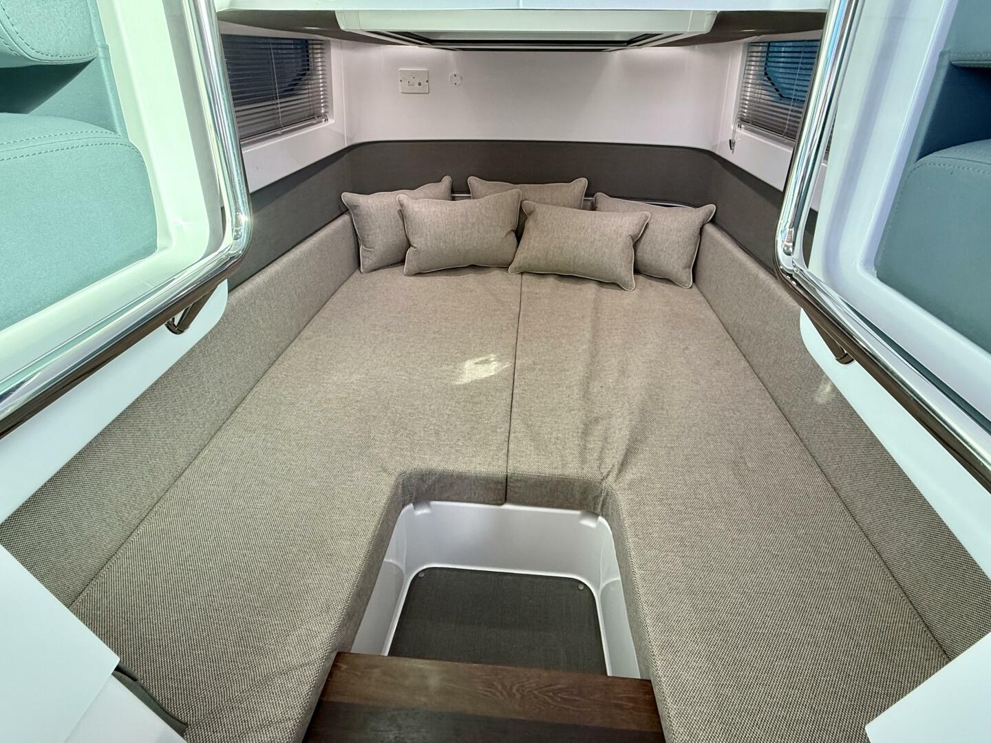 Axopar-37 Cross Cabin 2023-Boatox Norwalk-Connecticut-United States-5837320 | Thumbnail