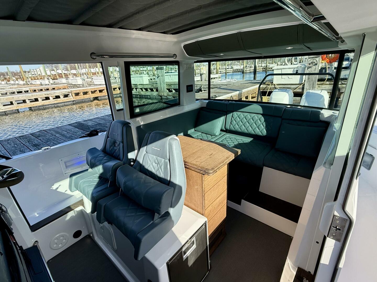 Axopar-37 Cross Cabin 2023-Boatox Norwalk-Connecticut-United States-5837276 | Thumbnail