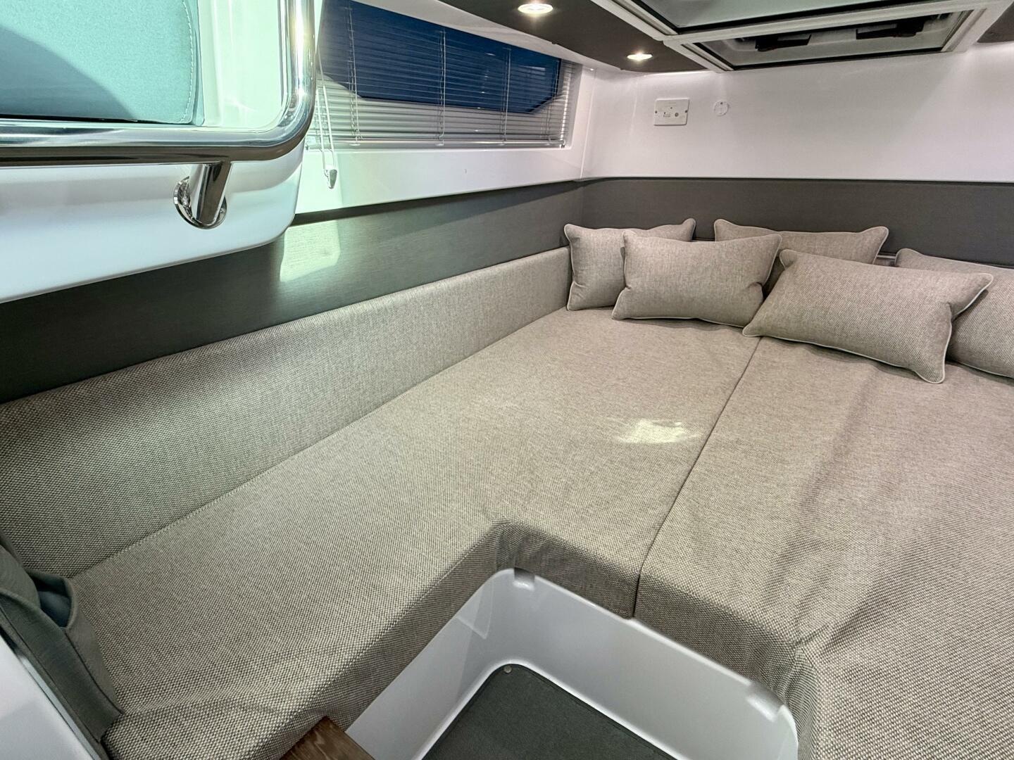 Axopar-37 Cross Cabin 2023-Boatox Norwalk-Connecticut-United States-5837321 | Thumbnail